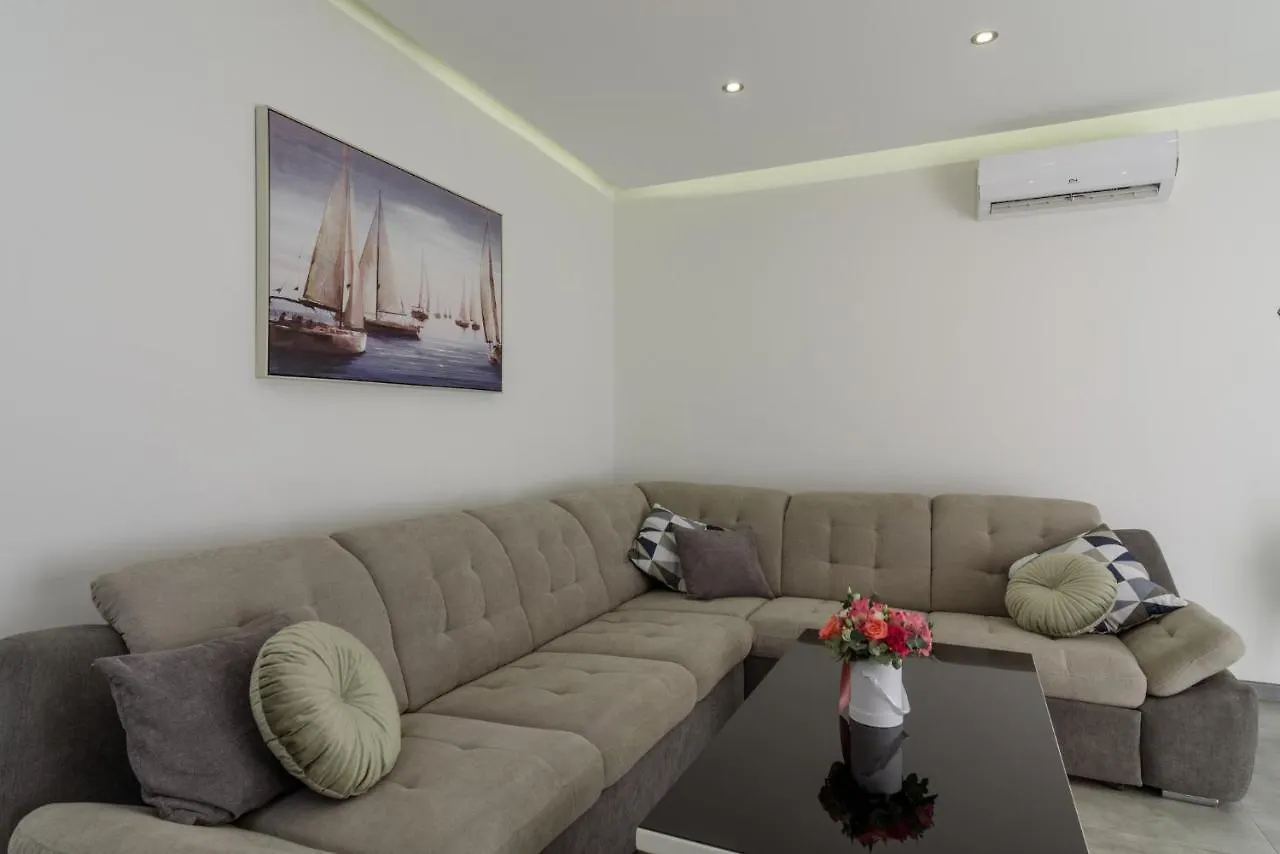 טרוגיר Apartmani Mm דירה