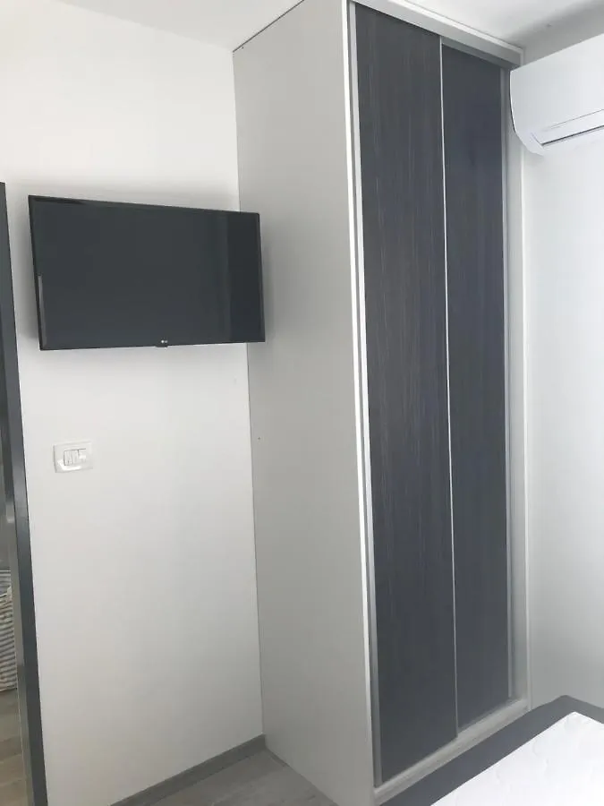 טרוגיר Apartmani Mm 0*,