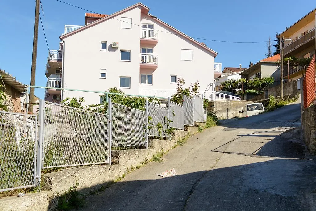 טרוגיר Apartmani Mm 0*,