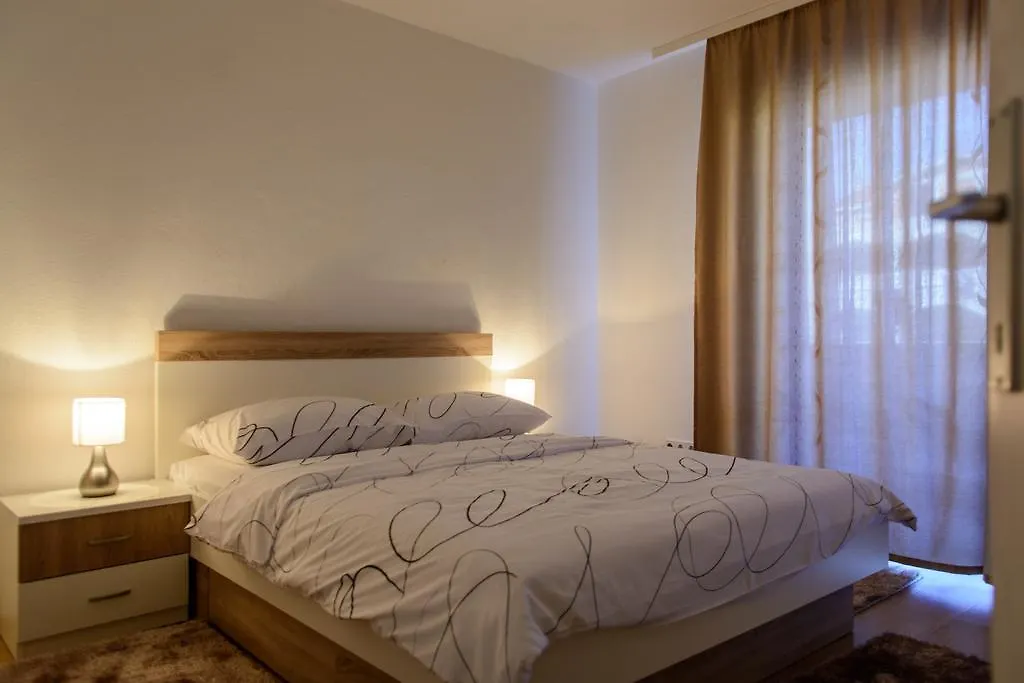 טרוגיר Apartmani Mm 0*,