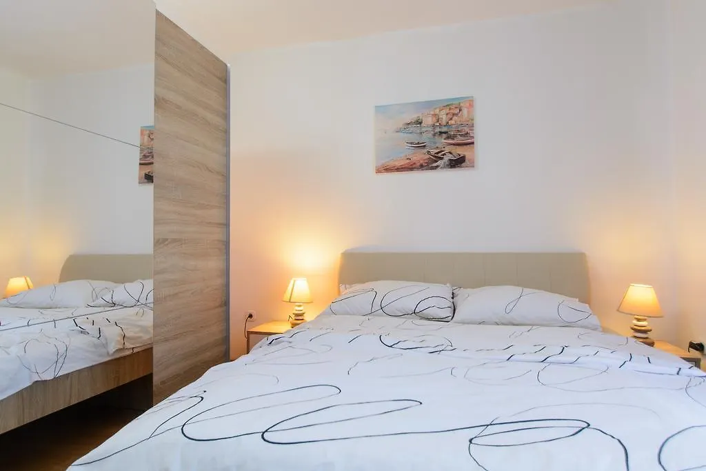 דירה טרוגיר Apartmani Mm קרואטיה