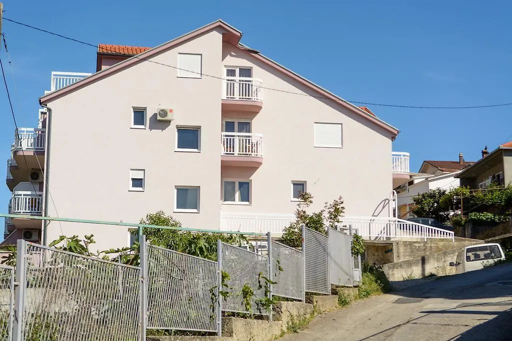 טרוגיר Apartmani Mm
